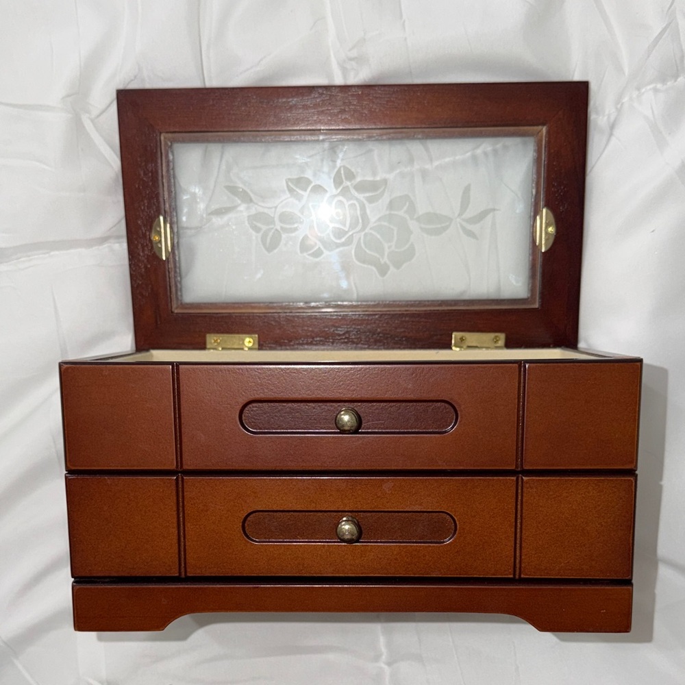 Elegant Brown Wooden Jewelry Box - Picture 11 of 11